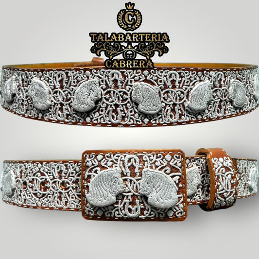 Cinto piteado de caballos montados